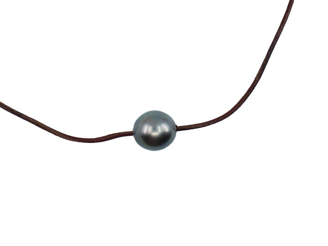 Brown Leather Necklace with Light Tahitian Pearl