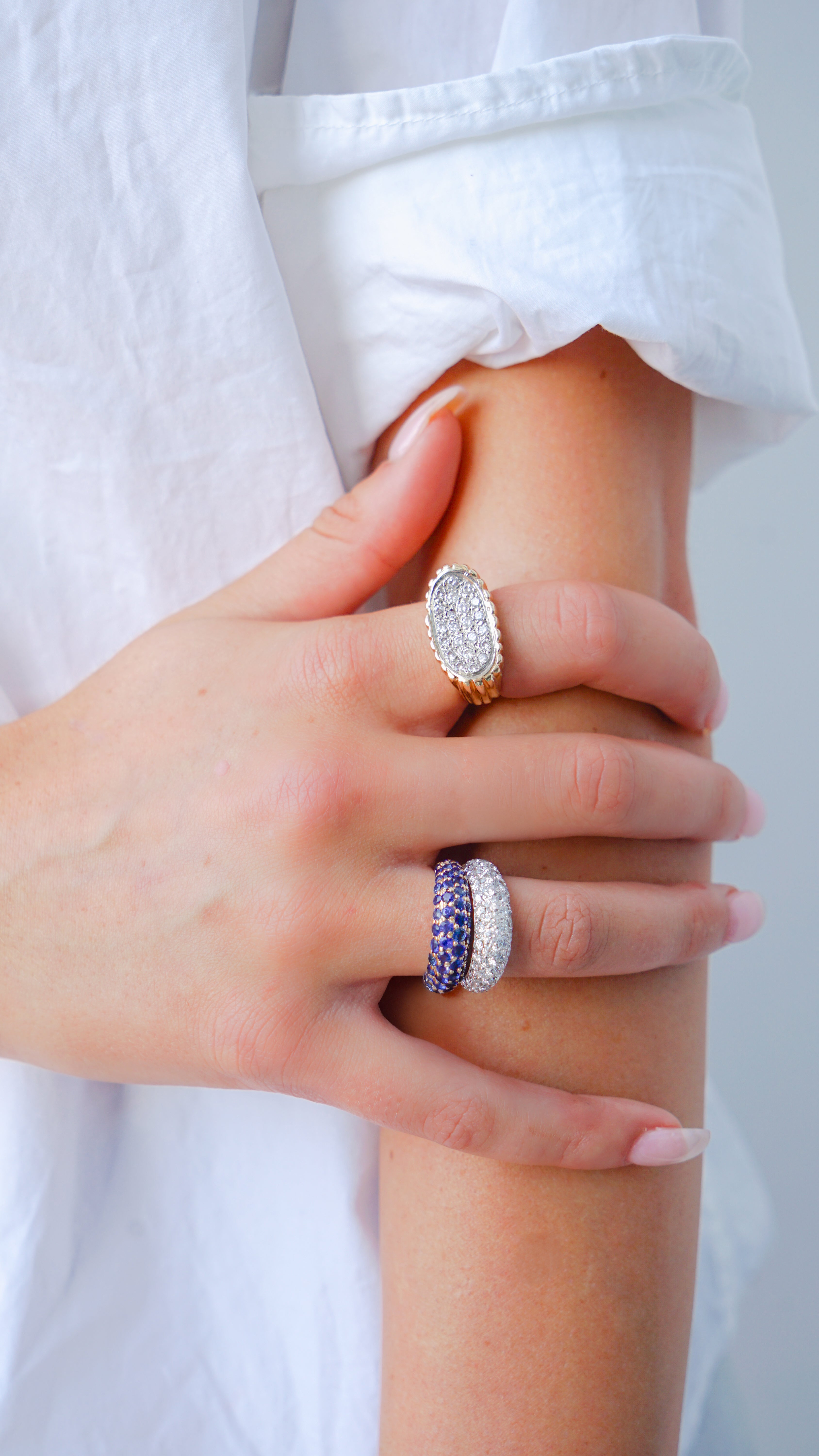 18k Yellow Gold and Blue Sapphires Ring