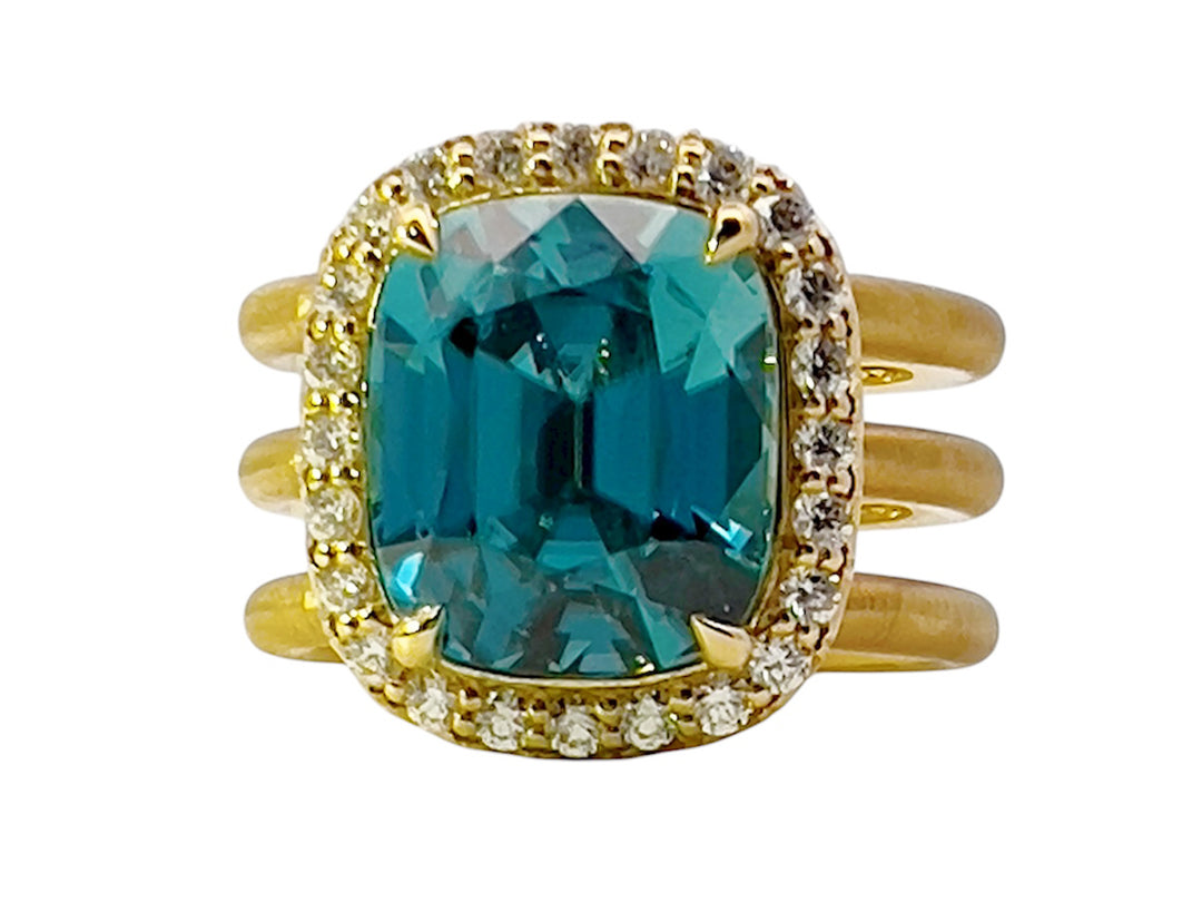 18k Blue Zircon and Diamonds Ring