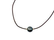 Load image into Gallery viewer, Brown Leather Necklace with Dark Gray Tahitian Pearl and Gold Bead
