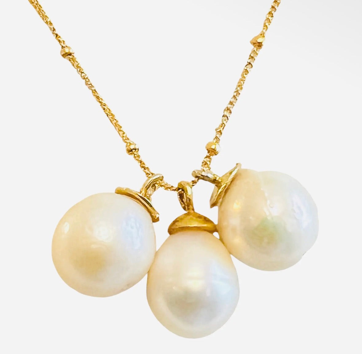 Three Dangling Pearls Necklace